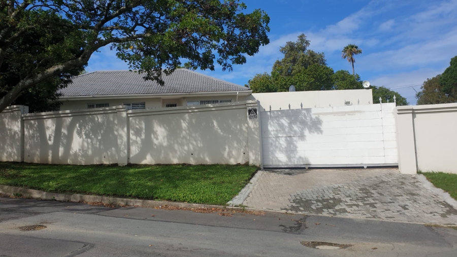 To Let 4 Bedroom Property for Rent in Beacon Bay Eastern Cape